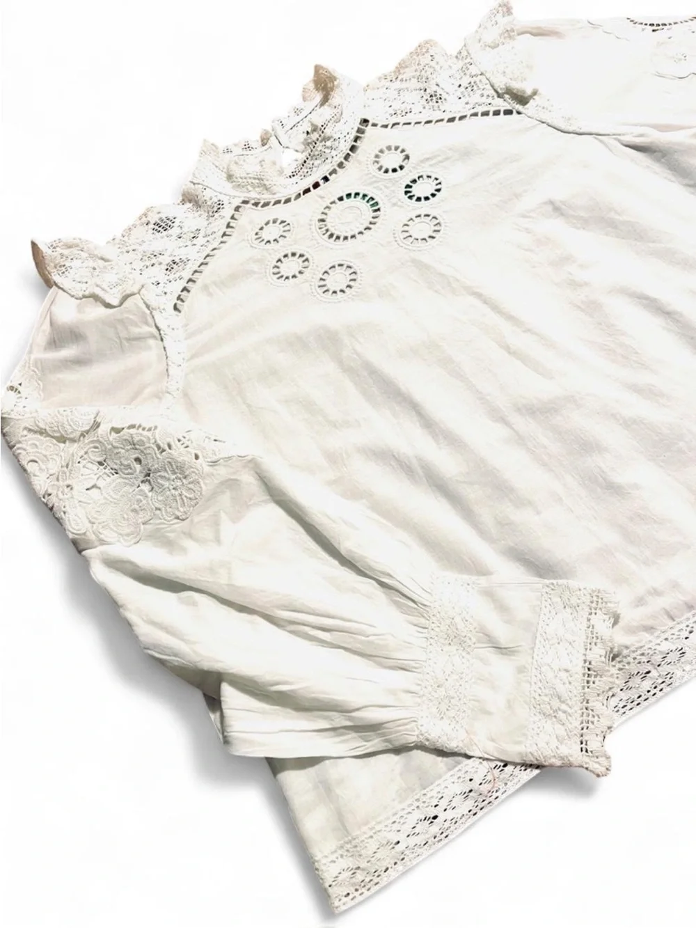 FARM Rio Cream Lace Crochet Puff-Sleeve Blouse